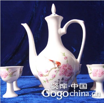 “水點(diǎn)桃花”酒具
