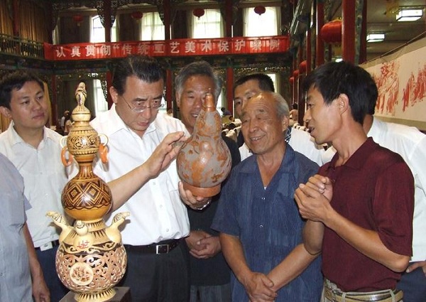 鄭月巴：最大夢(mèng)想是創(chuàng)建葫蘆村