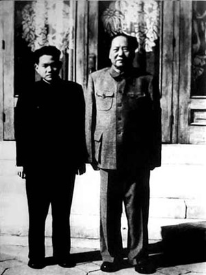 毛澤東數(shù)次書贈《七律·長征》