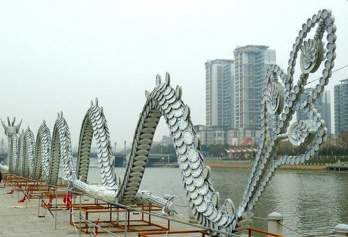 南京萬件瓷器做成百米“瓷龍”