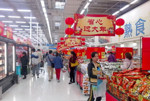 年貨市場(chǎng)中低價(jià)格禮盒銷售火爆