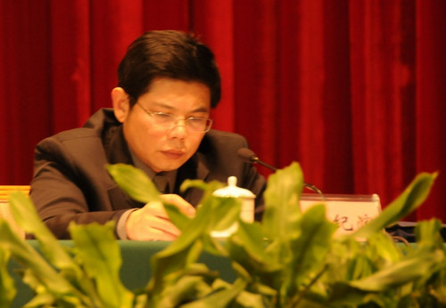 新絲麗織業(yè)曹長?。赫\信立業(yè)以人為本