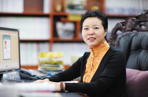 巨龍箱包邵寶玲：勇創(chuàng)“頭發(fā)絲”標準