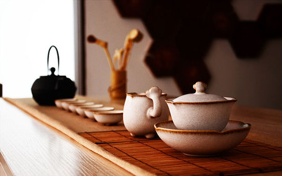現(xiàn)代古樸茶具 品出優(yōu)雅格調(diào)