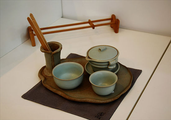 現(xiàn)代古樸茶具 品出優(yōu)雅格調(diào)