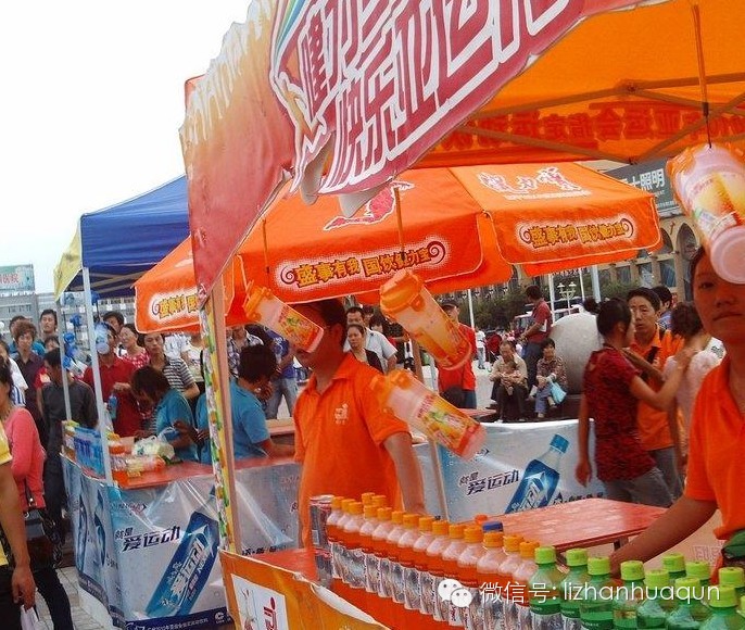 夏季高溫持續(xù)，百姓買飲料不挑口味只看禮贈品