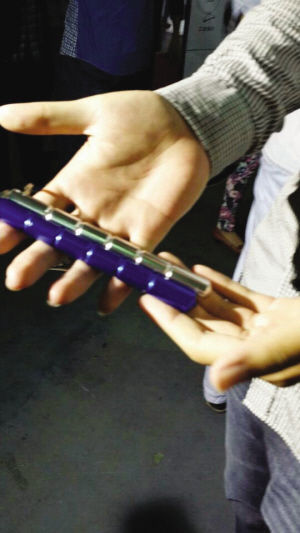 女大學生開學獲贈“防狼器”為禮品