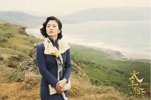 太平輪駛過，看喬妹如何巧搭絲巾成焦點(diǎn)！