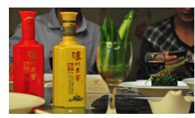 婚禮竟然辦到機(jī)場(chǎng)了？！地球再也阻止不了這對(duì)神一樣的夫妻……